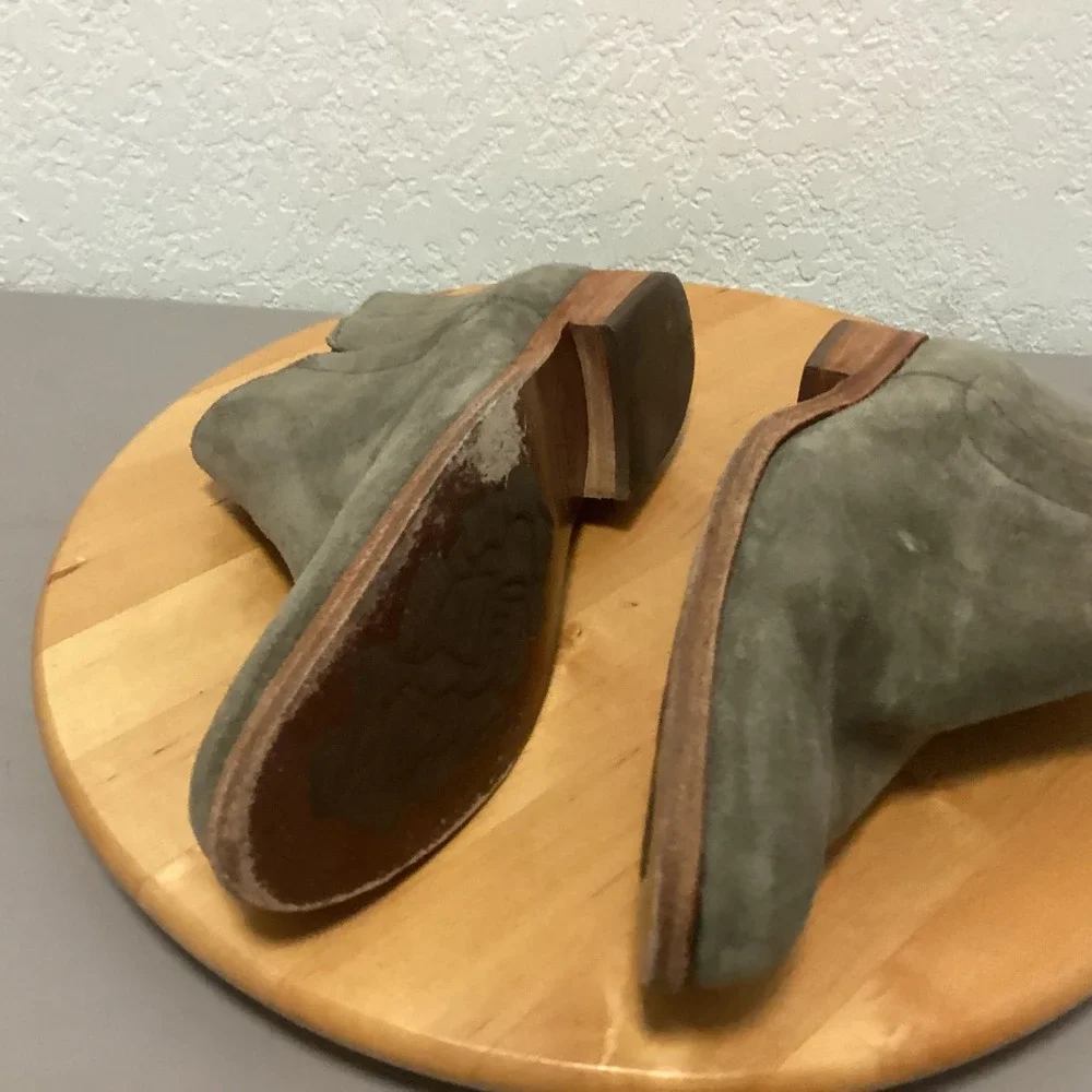 Kork-Ease Ankle Boots Womens 8.5  Gray Suede Low Stacked‎ Heel Chelsea